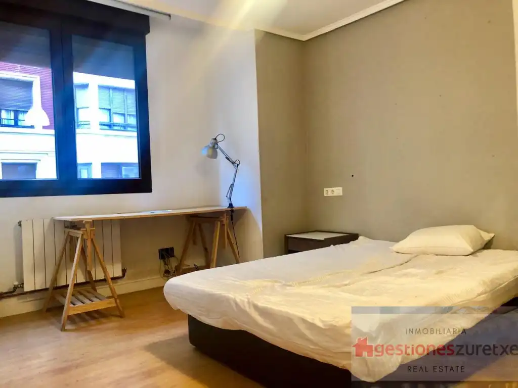 Habitación de Piso de alquiler en Bilbao  con Amueblado y Balcón