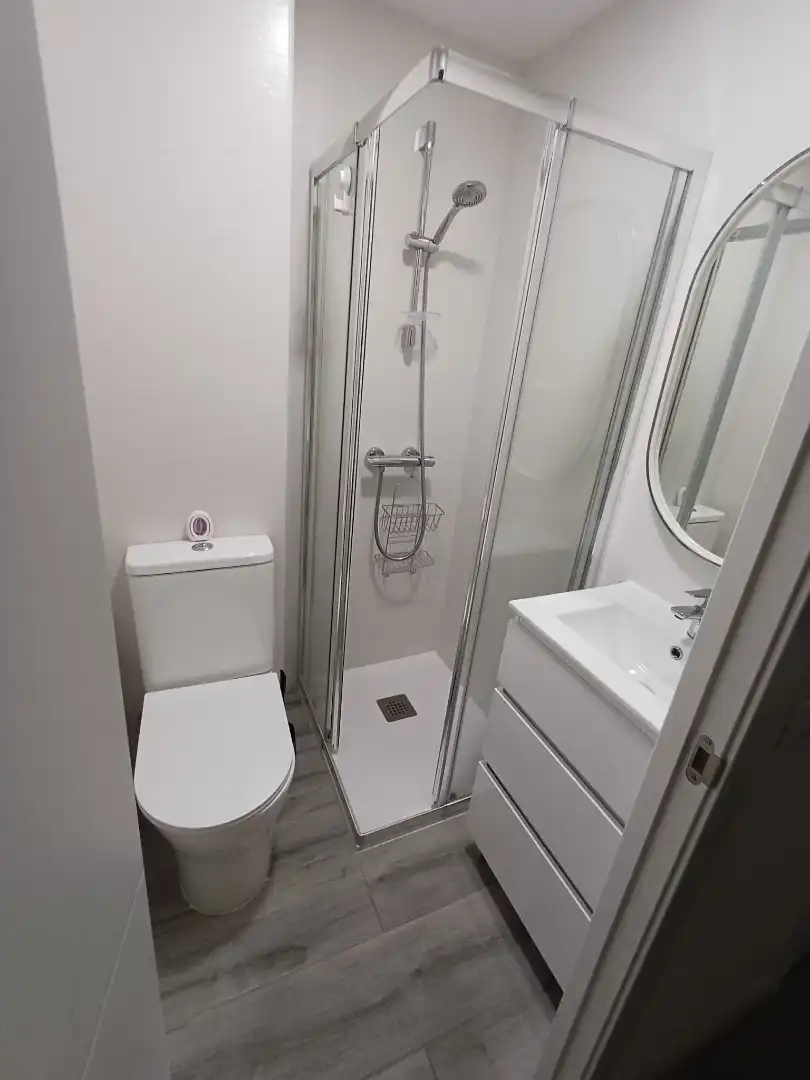 Baño de Piso para compartir en Leganés con Jardín privado, Parquet y Trastero
