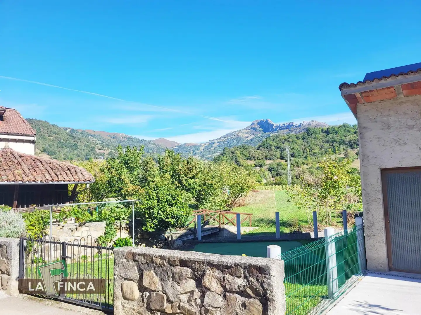 Exterior view of Houses for sale in Laviana  with Storage room