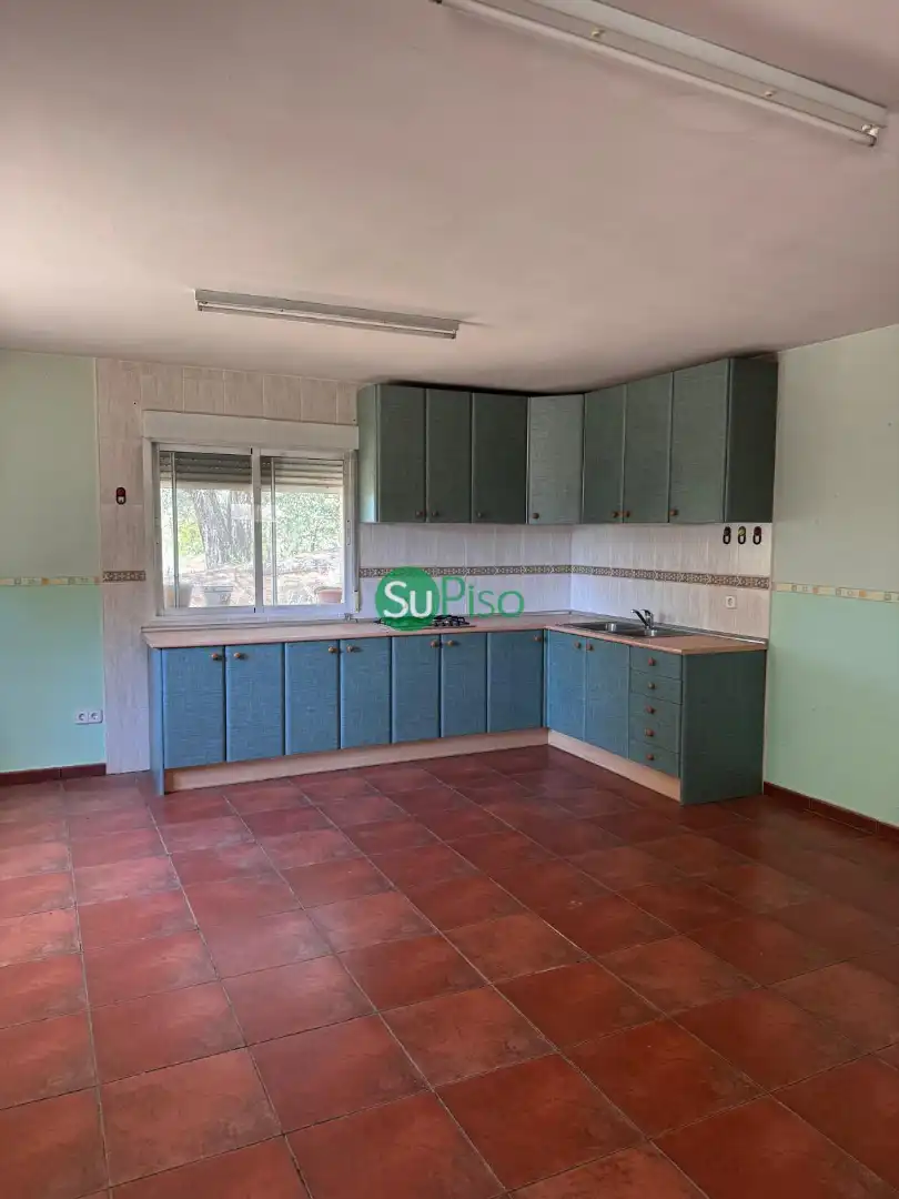 Cuina de Casa o xalet en venda en San Martín de Valdeiglesias amb Jardí privat