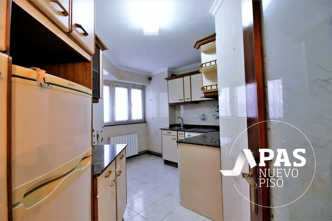 Küche von Wohnung zum Verkauf in Santander mit Heizung