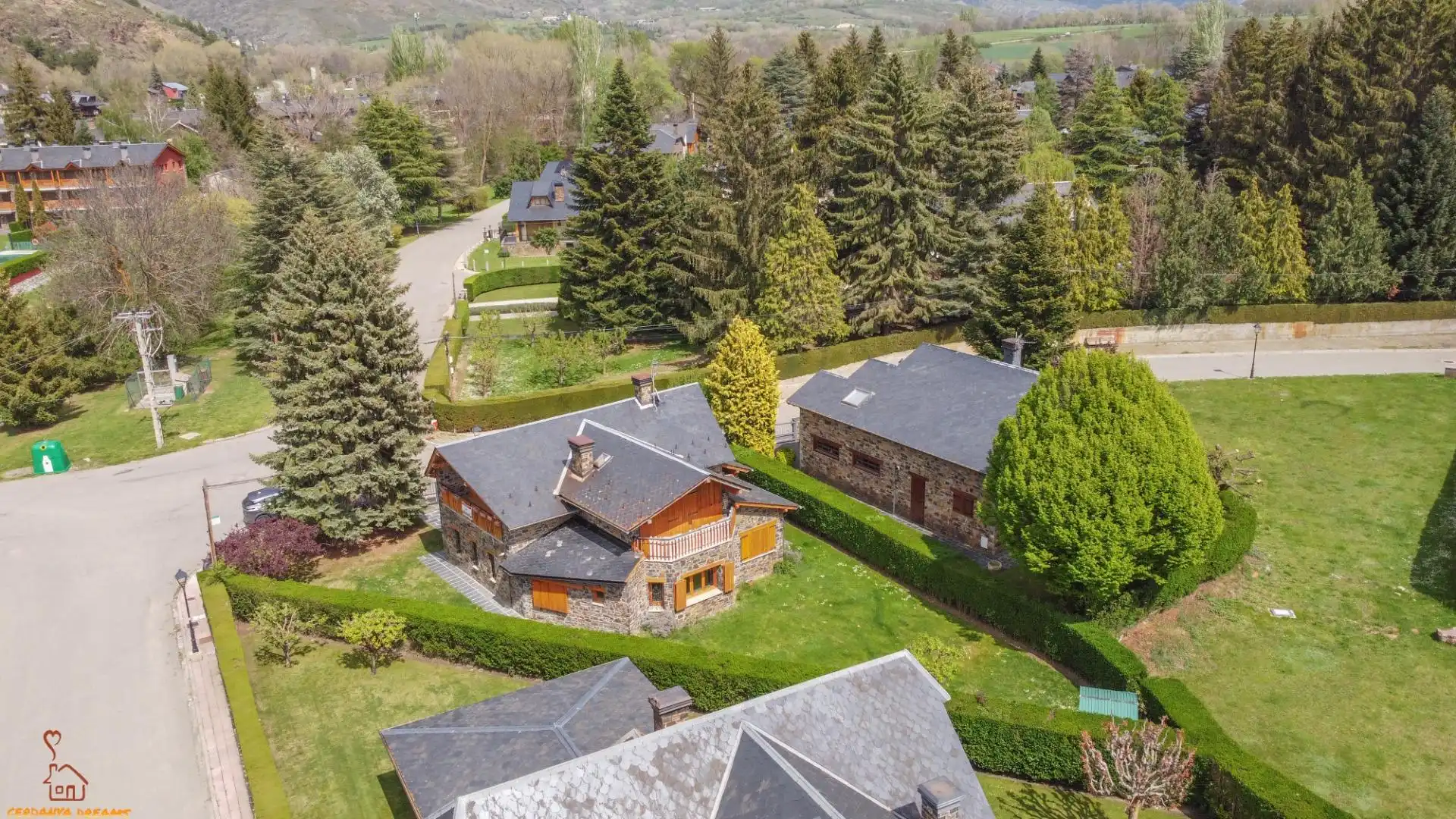 Vista exterior de Casa o xalet en venda en Llívia amb Calefacció, Jardí privat i Parquet