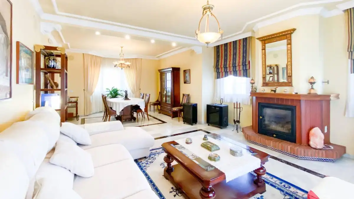 Sala de estar de Casa o chalet en venta en Mijas con Calefacción, Jardín privado y Terraza