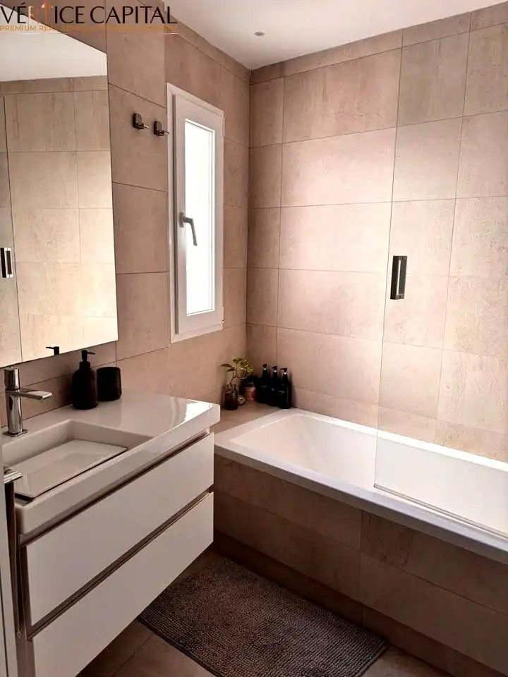 Baño de Piso de alquiler en Málaga con Aire acondicionado, Calefacción y Terraza