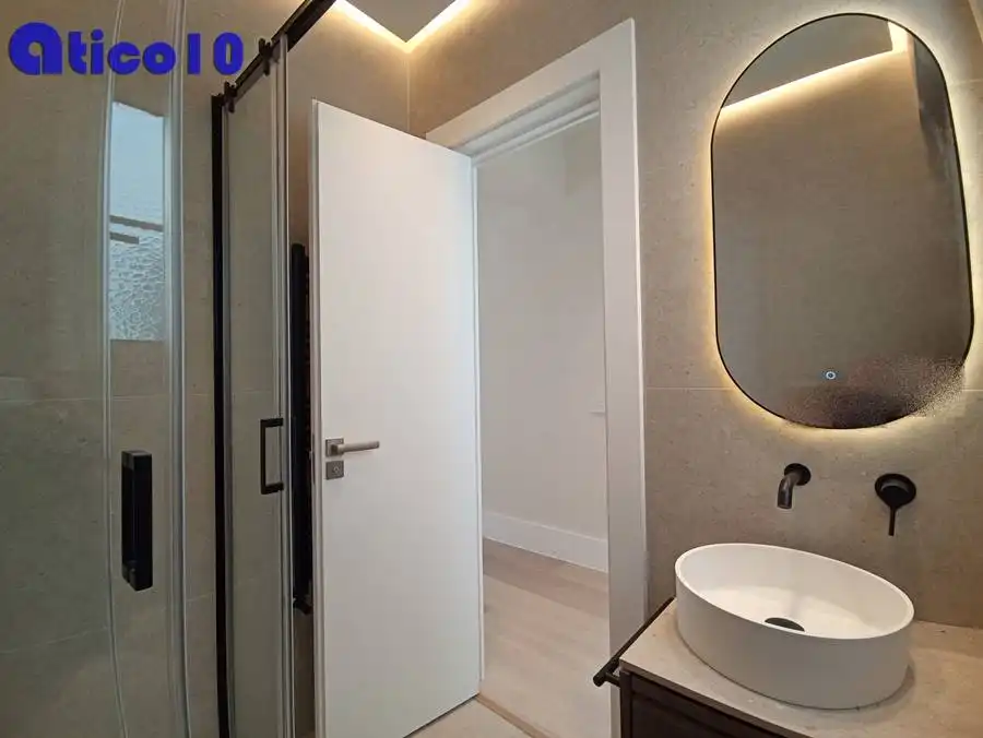 Flat for rent in Calle Asturias, Parque San Francisco - Uría