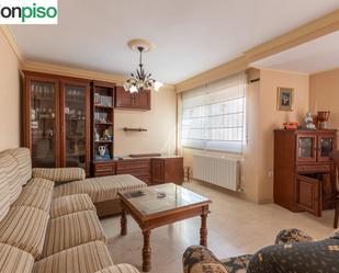 Sala d'estar de Casa adosada en venda en Vegas del Genil amb Calefacció