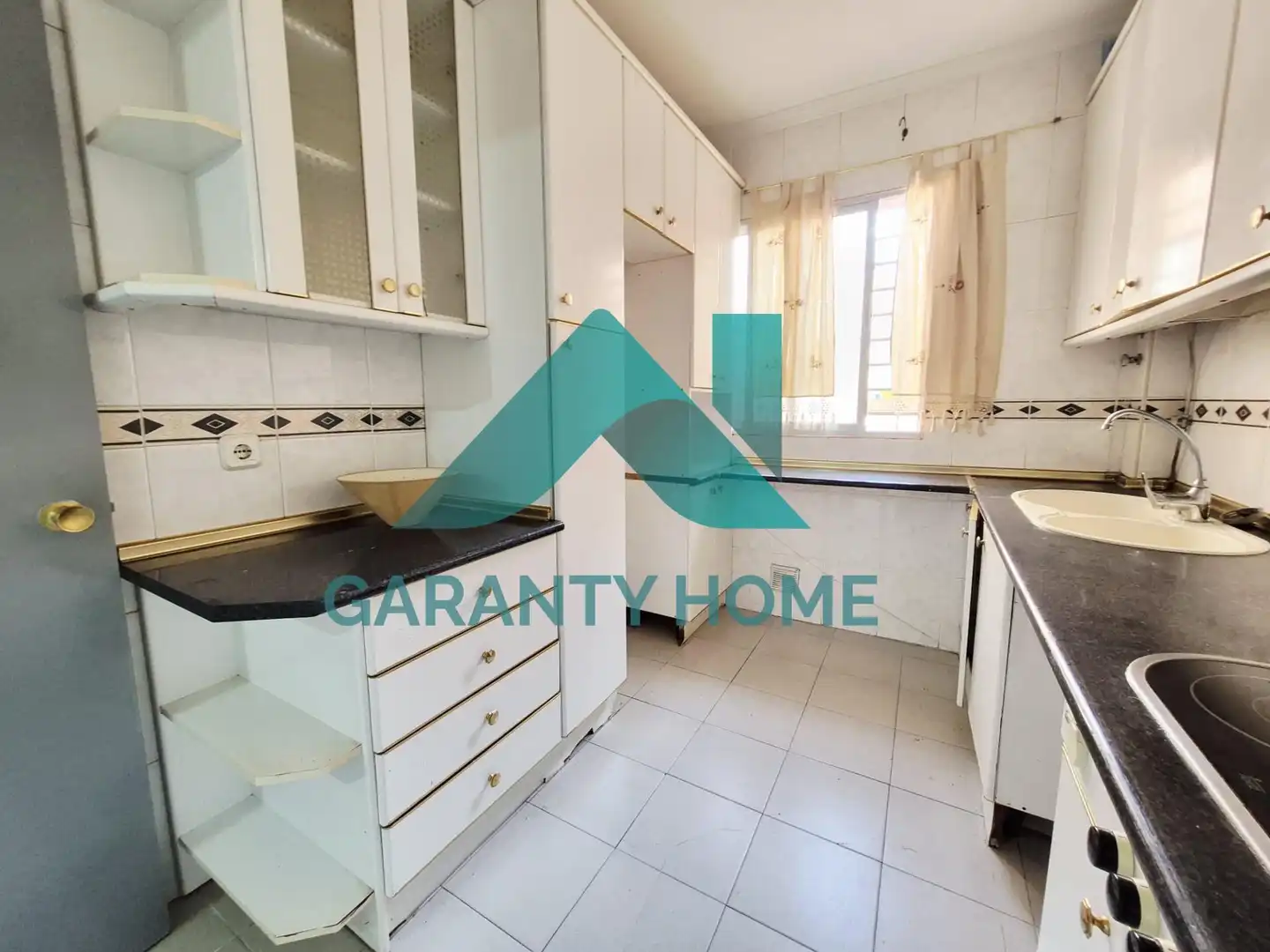 Cuina de Apartament en venda en Cáceres amb Aire condicionat i Moblat