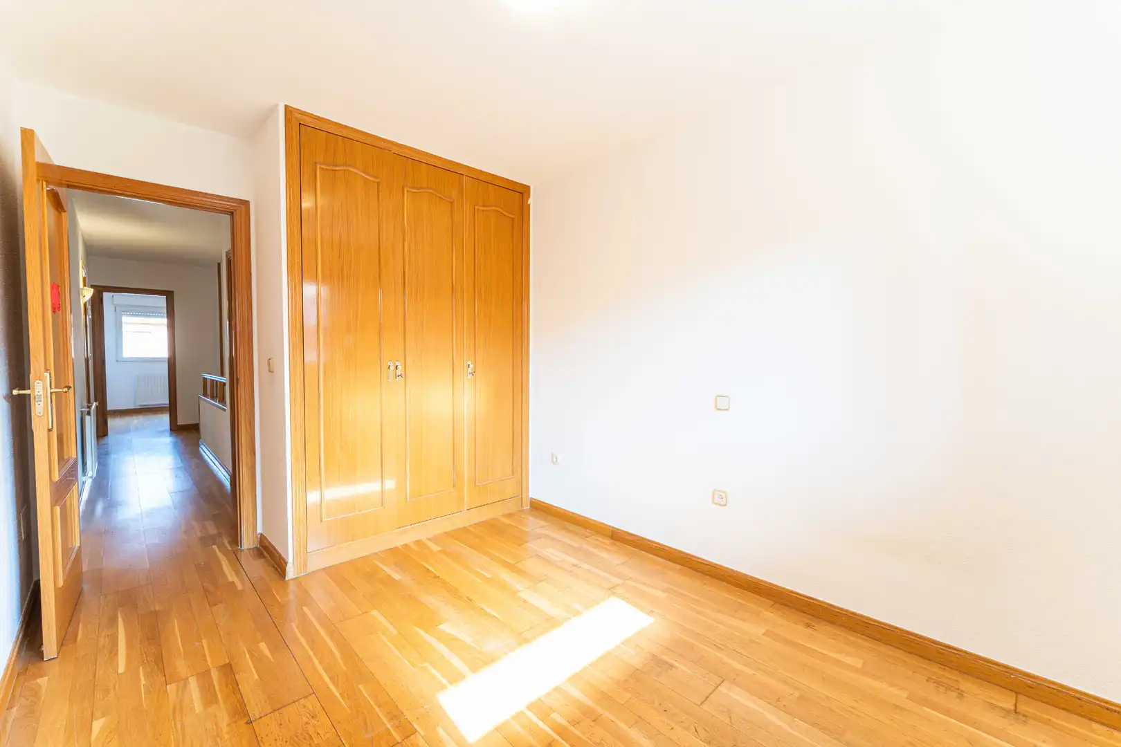 Habitación de Casa adosada en venta en Las Rozas de Madrid con Calefacción, Jardín privado y Parquet
