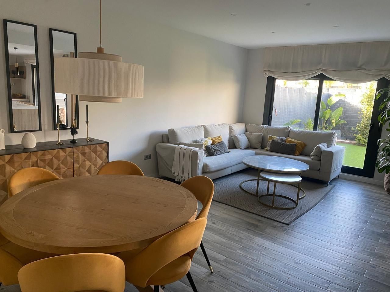 Sala d'estar de Casa o xalet de lloguer en Jerez de la Frontera amb Aire condicionat i Piscina comunitària