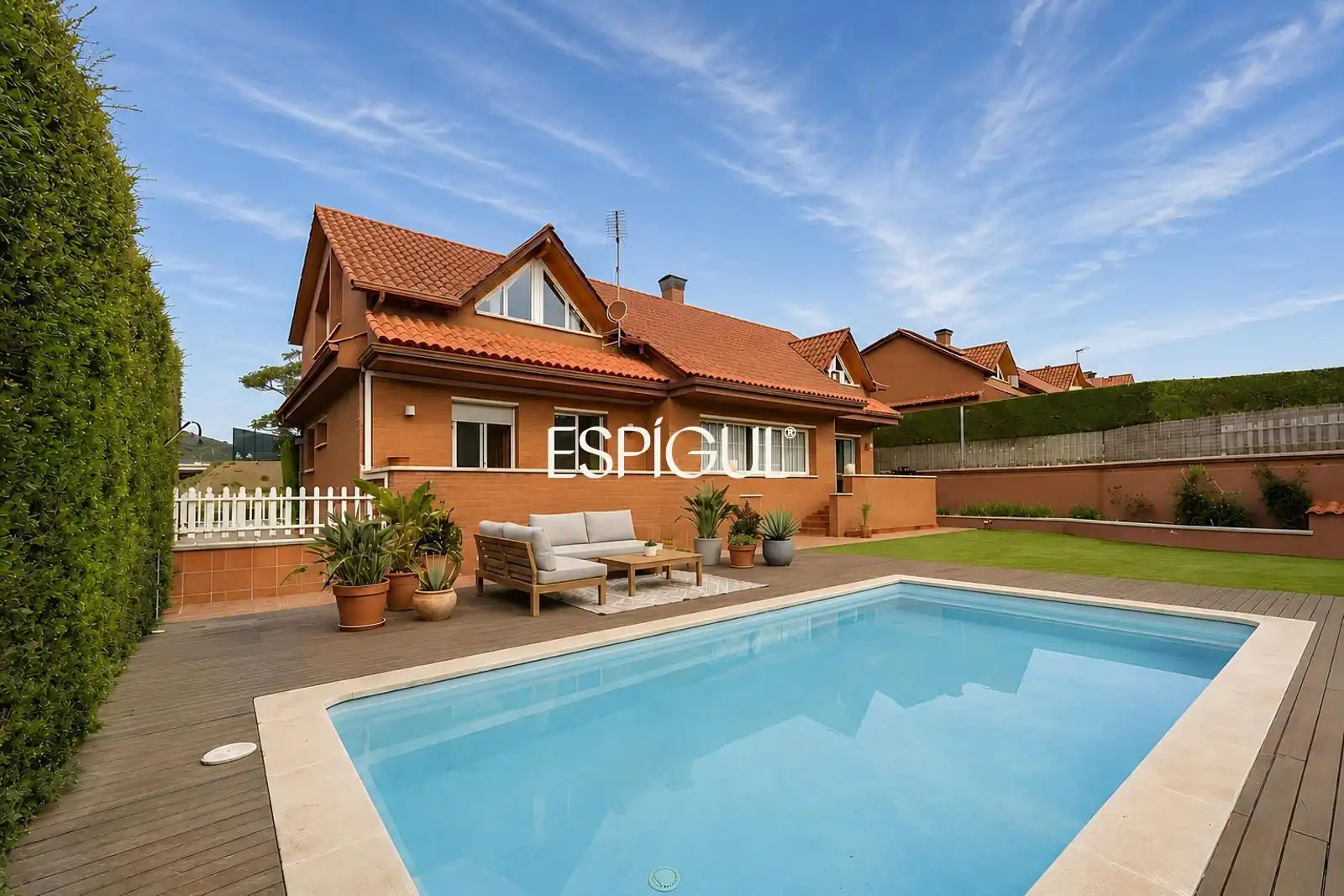 Swimming pool of Houses for sale in Sant Cugat del Vallès  with Air Conditioner, Heating and Storage room