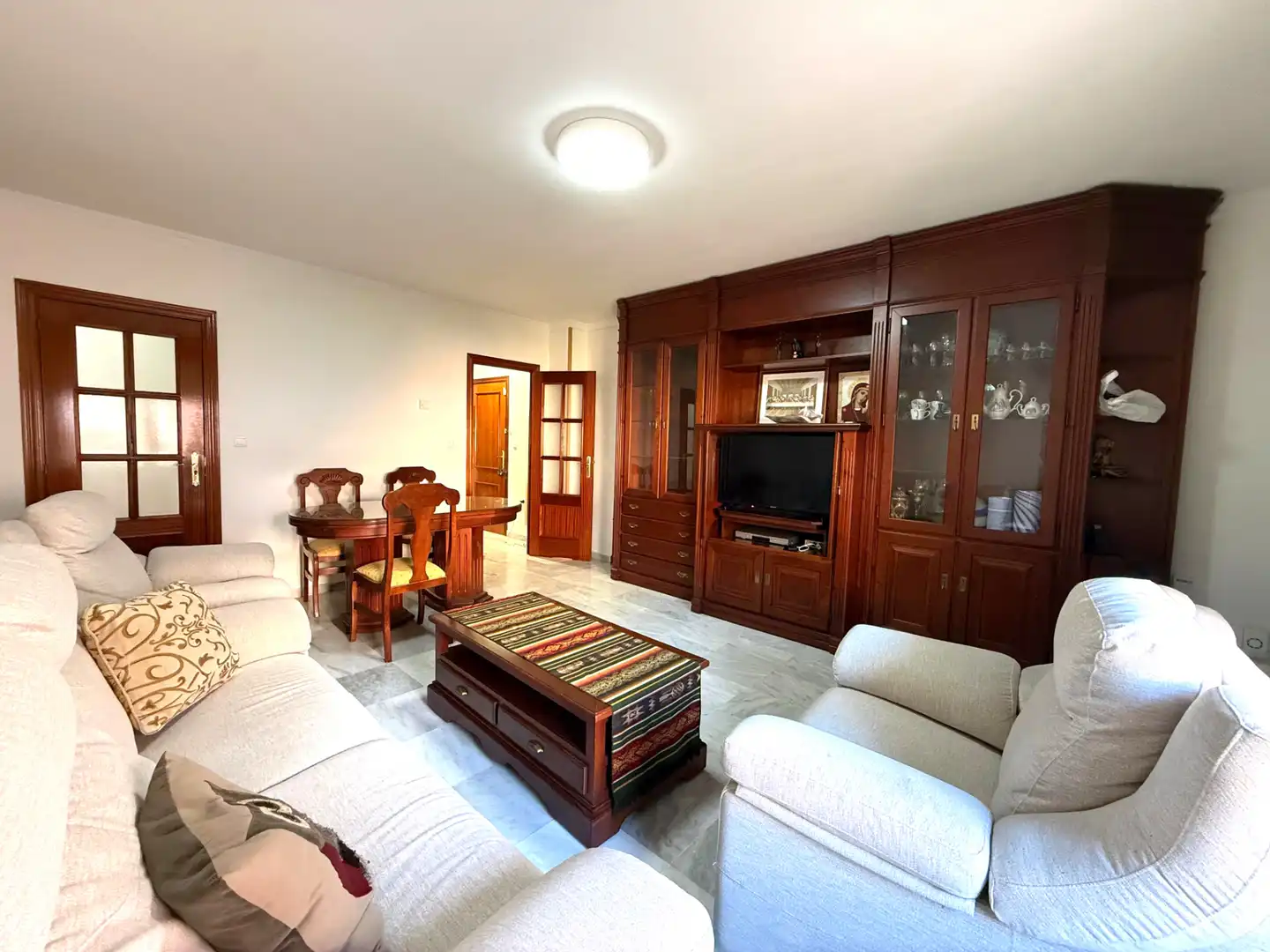 Living room of Flat for sale in Granada  with Air Conditioner, Heating and Furnished