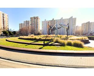 Exterior view of Flat for sale in L'Hospitalet de Llobregat  with Parquet flooring and Balcony