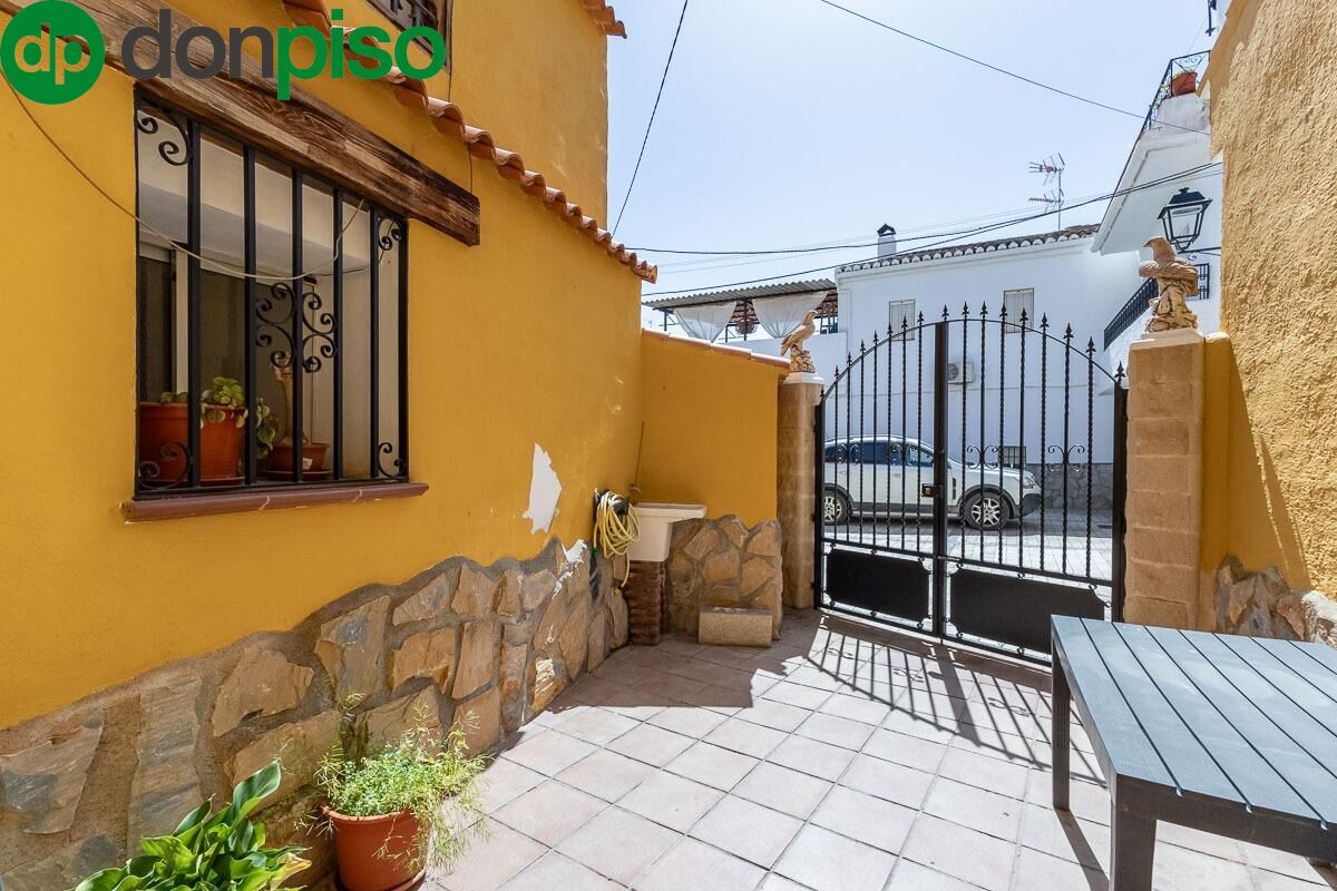 Vista exterior de Finca rústica en venda en Guadix amb Terrassa i Traster