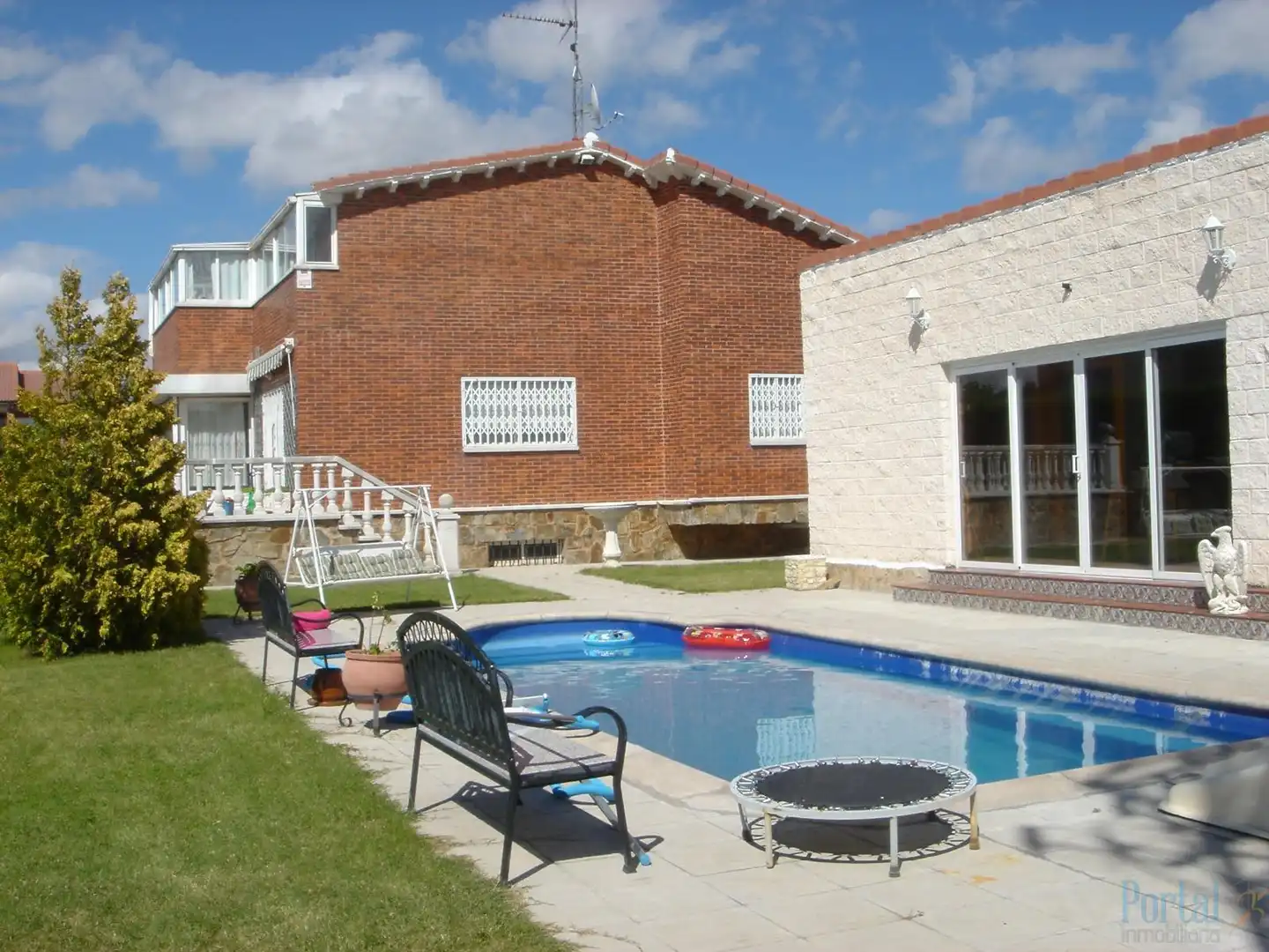 Piscina de Casa o chalet en venta en Castrillo del Val con Calefacción, Terraza y Trastero