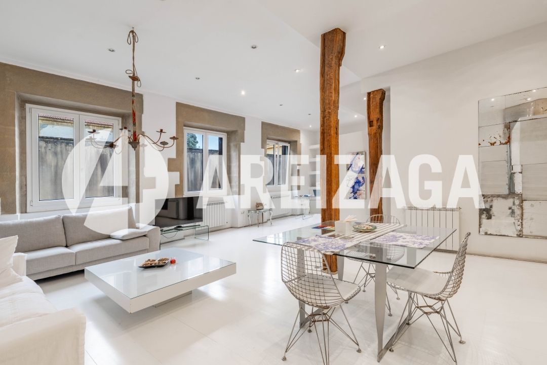 Sala d'estar de Pis en venda en Donostia - San Sebastián  amb Calefacció