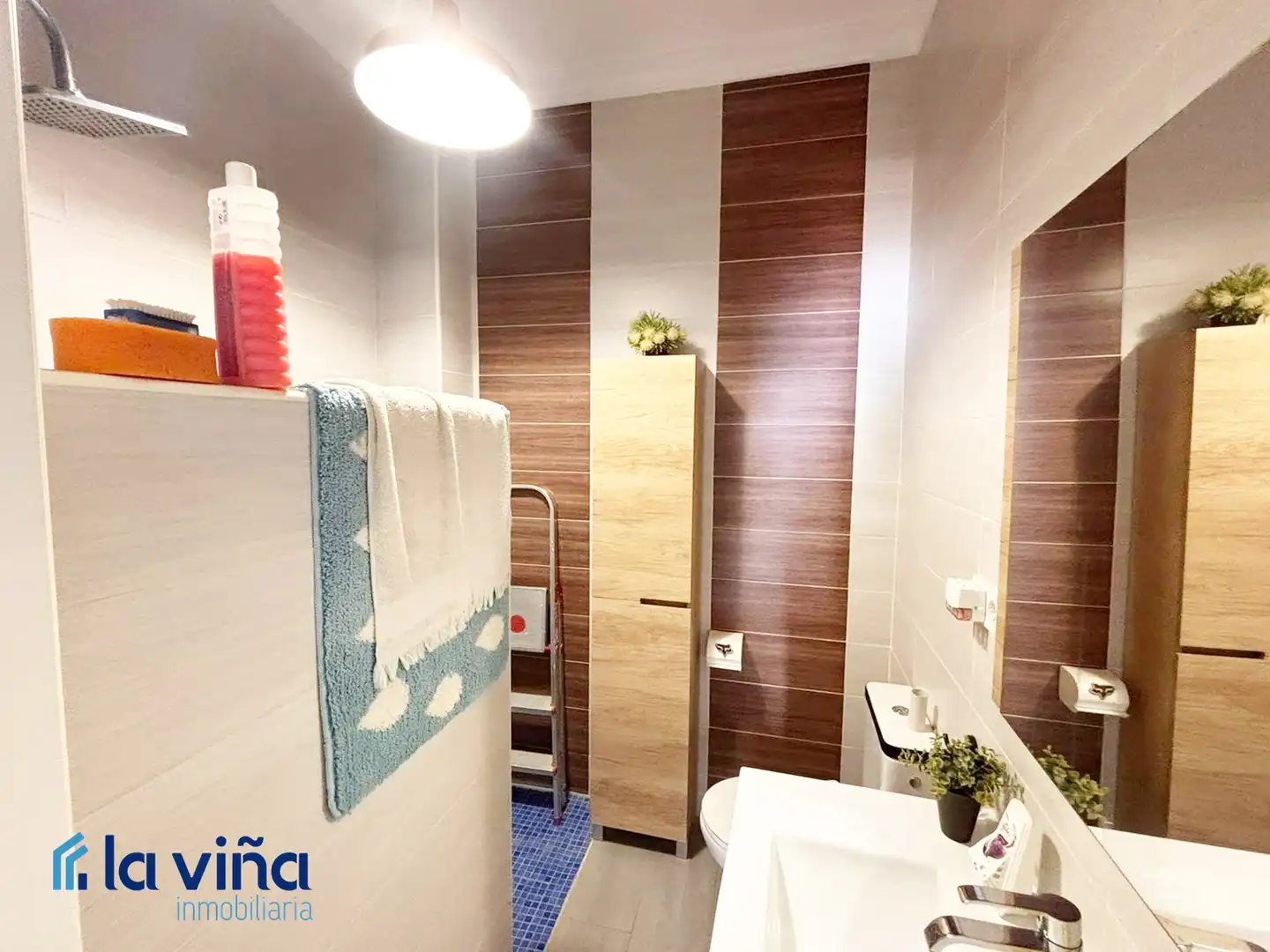 Bathroom of Houses for sale in Humilladero  with Air Conditioner, Terrace and Storage room
