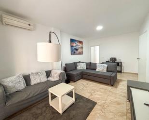 Sala d'estar de Apartament de lloguer en Torrevieja amb Aire condicionat, Calefacció i Terrassa