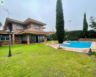 Jardí de Casa o xalet de lloguer en Villaviciosa de Odón amb Aire condicionat, Terrassa i Piscina