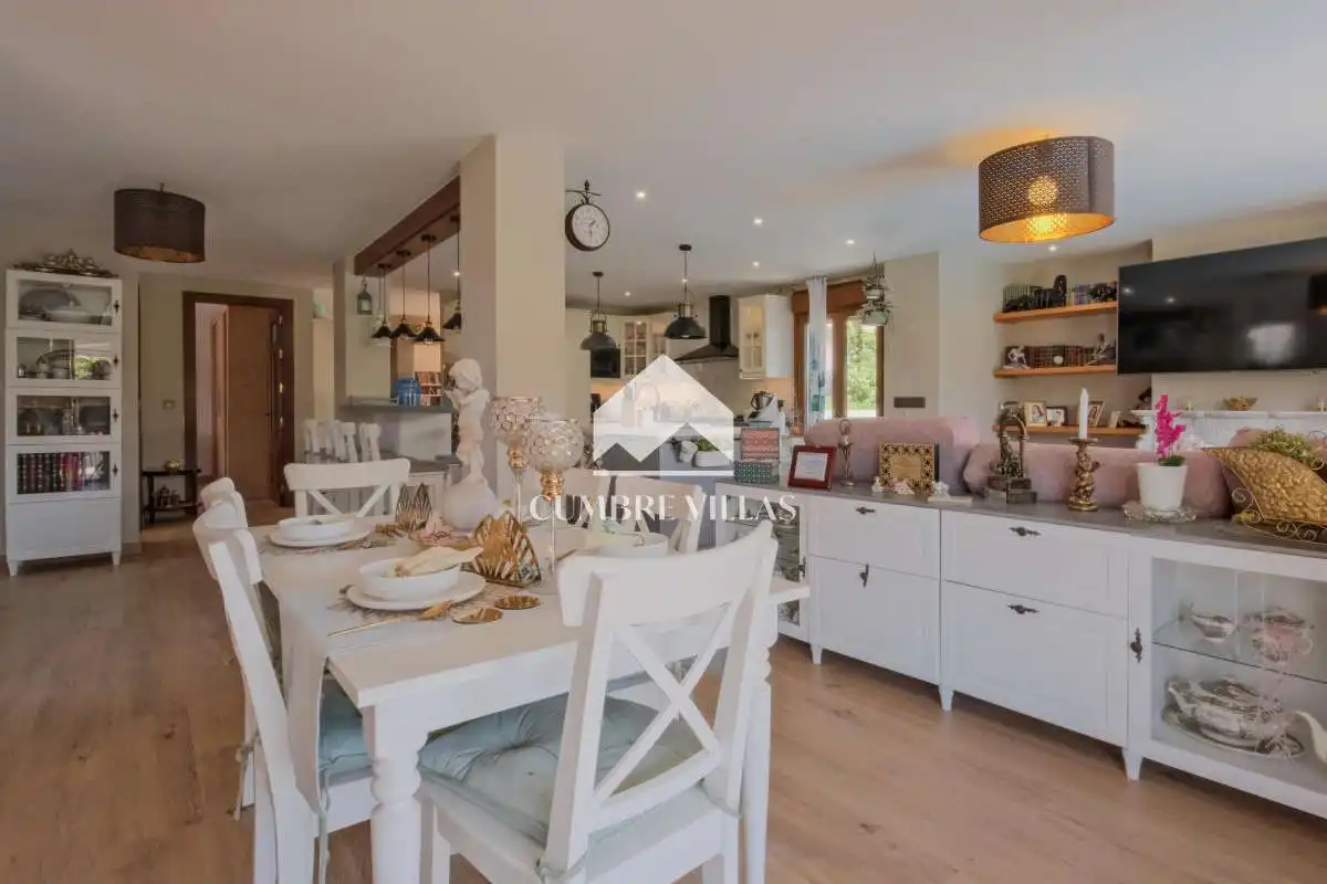 Comedor de Casa o chalet en venta en Almuñécar con Jardín privado, Terraza y Amueblado