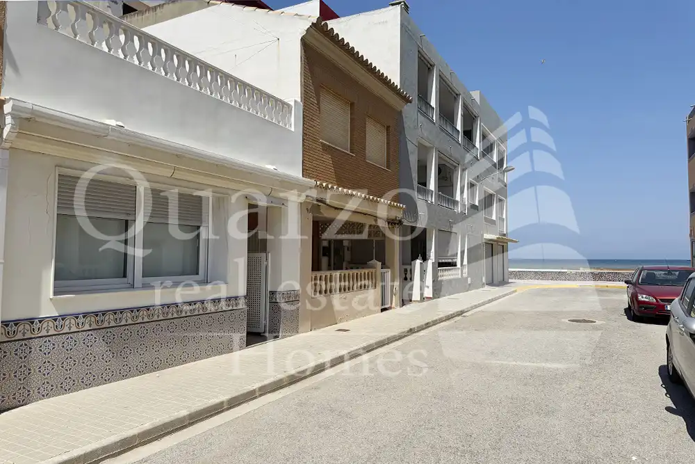Vista exterior de Casa adosada en venda en Sueca amb Aire condicionat, Calefacció i Terrassa