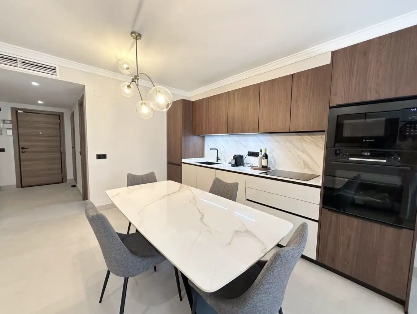 Cuina de Planta baixa en venda en Marbella amb Aire condicionat, Terrassa i Piscina