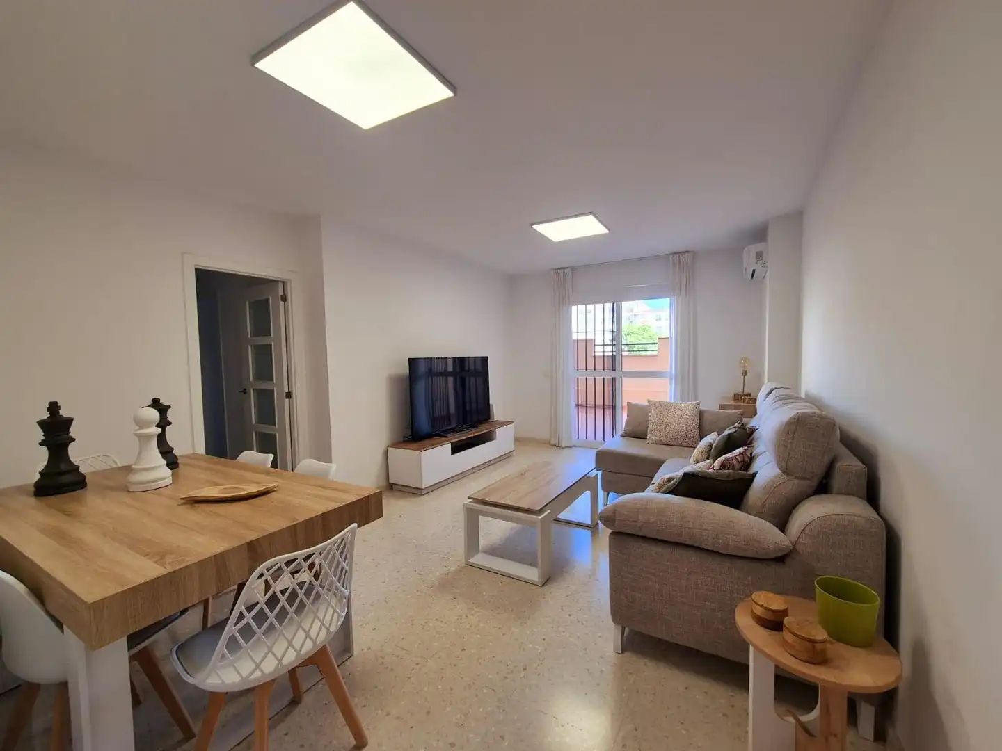 Wohnzimmer von Erdgeschoss zur Miete in Algeciras