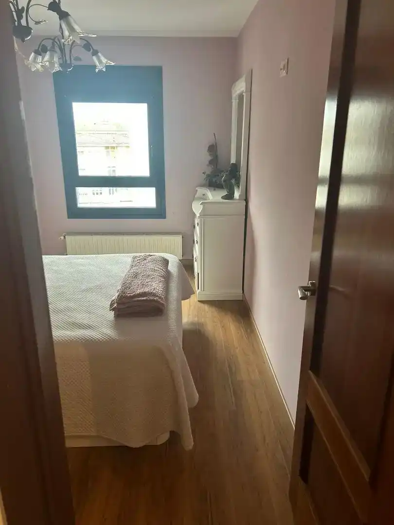 Dormitori de Pis de lloguer en Gozón amb Moblat, Forn i Rentadora
