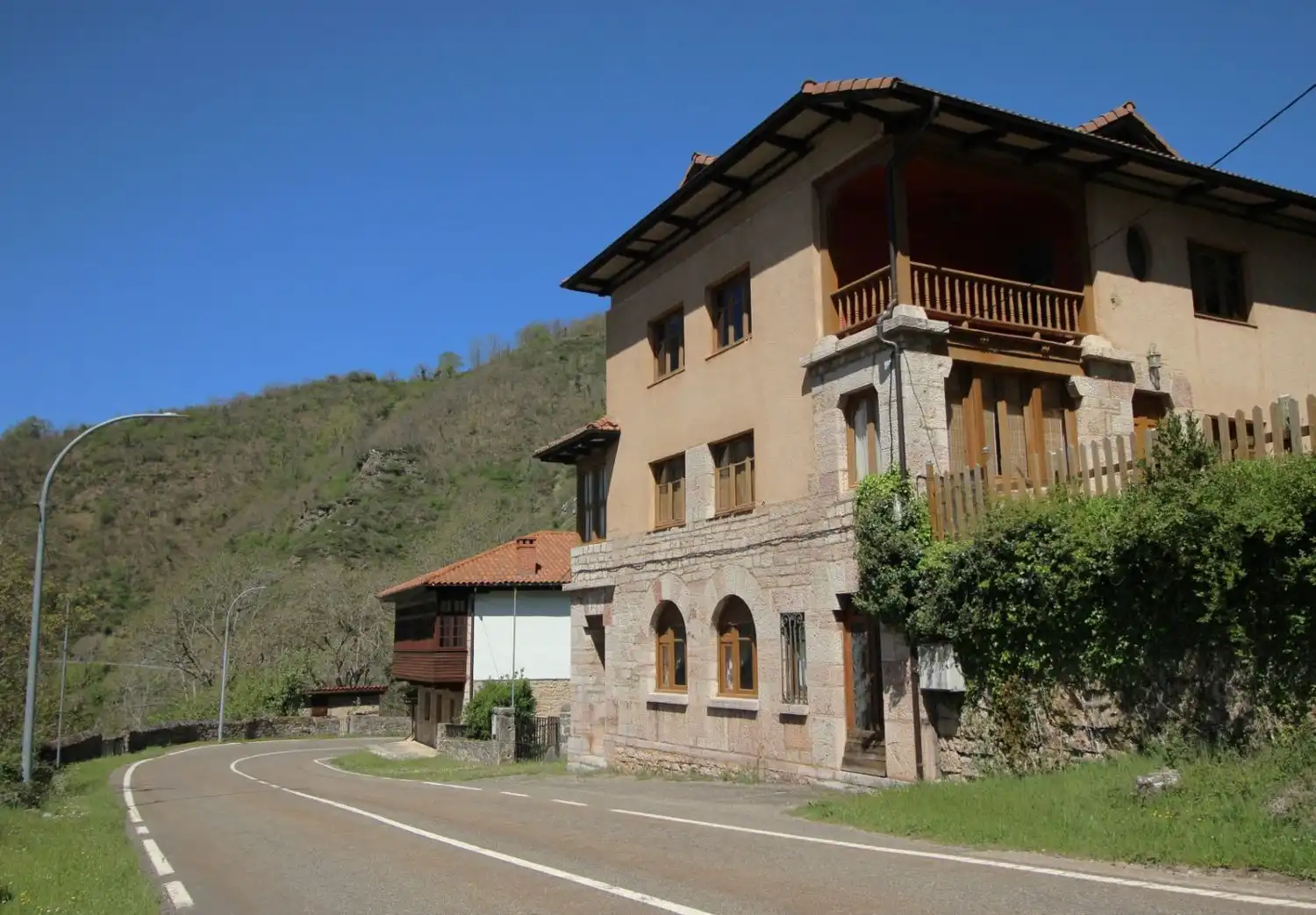 Vista exterior de Dúplex en venta en Oseja de Sajambre con Jardín privado, Parquet y Terraza