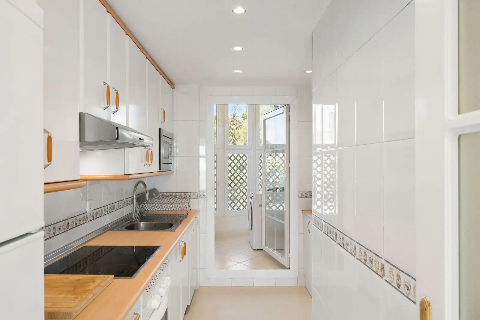Küche von Dachboden zum Verkauf in Marbella mit Klimaanlage, Terrasse und Abstellraum