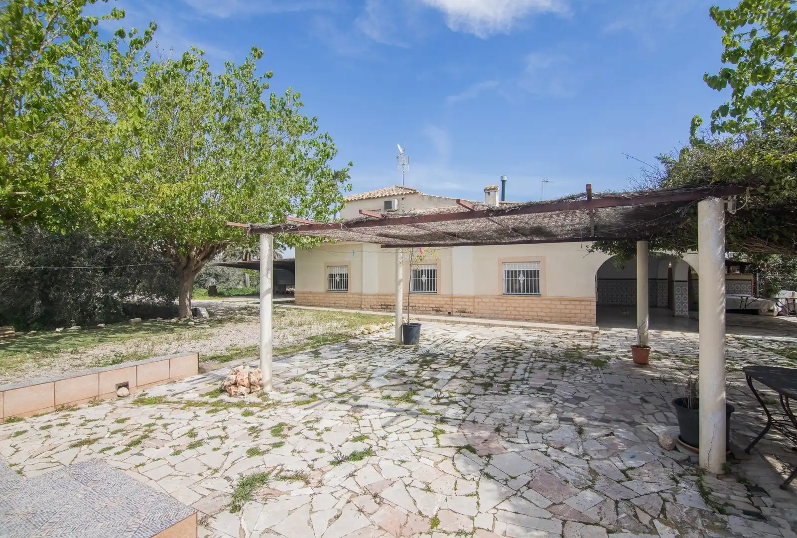 Vista exterior de Casa adosada en venda en Elche / Elx amb Calefacció, Jardí privat i Terrassa