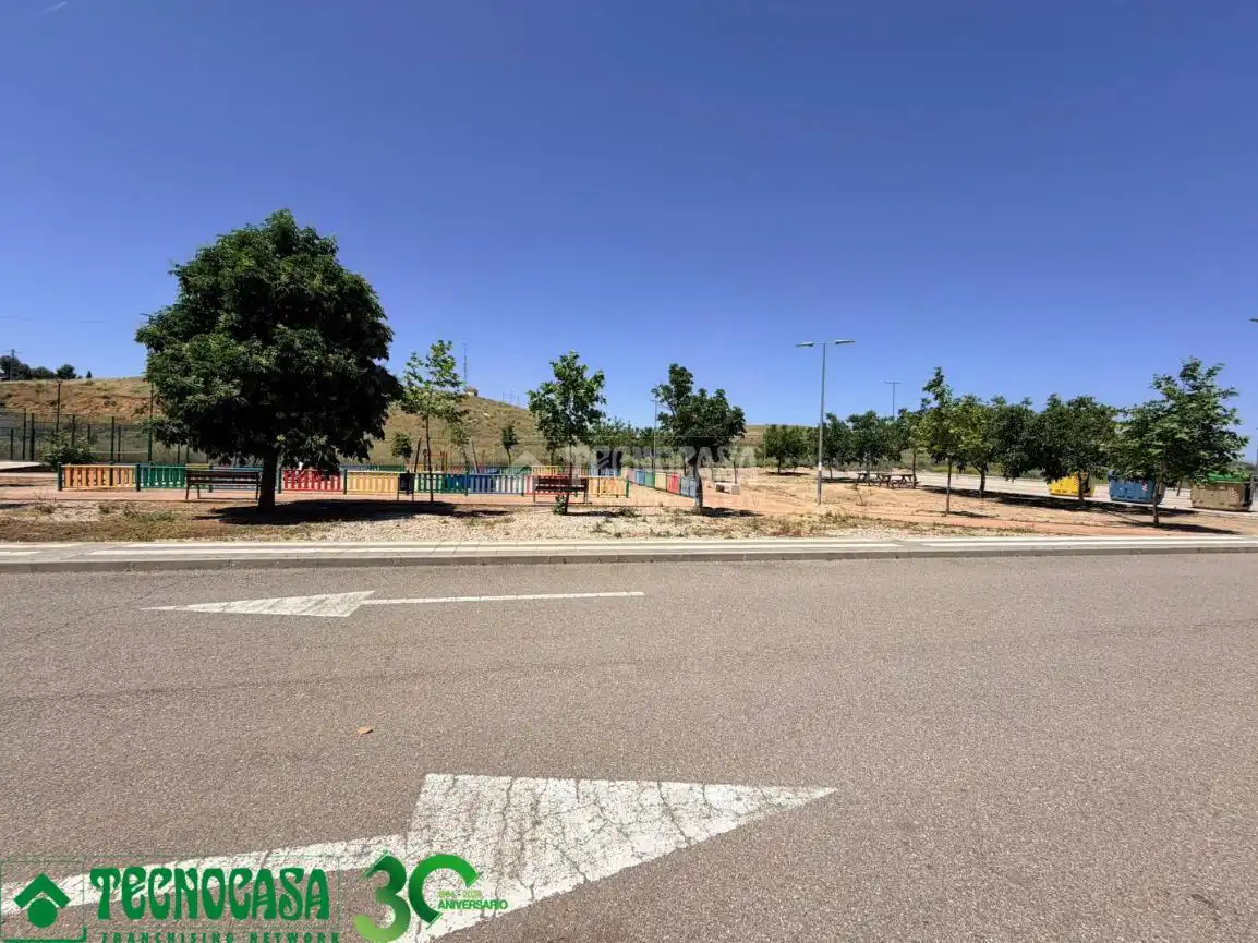 Casa adosada en venta en Albarreal de Tajo con Aire acondicionado y Jardín privado