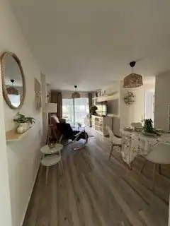Sala de estar de Piso en venta en Alcalá de Guadaira con Aire acondicionado, Calefacción y Parquet