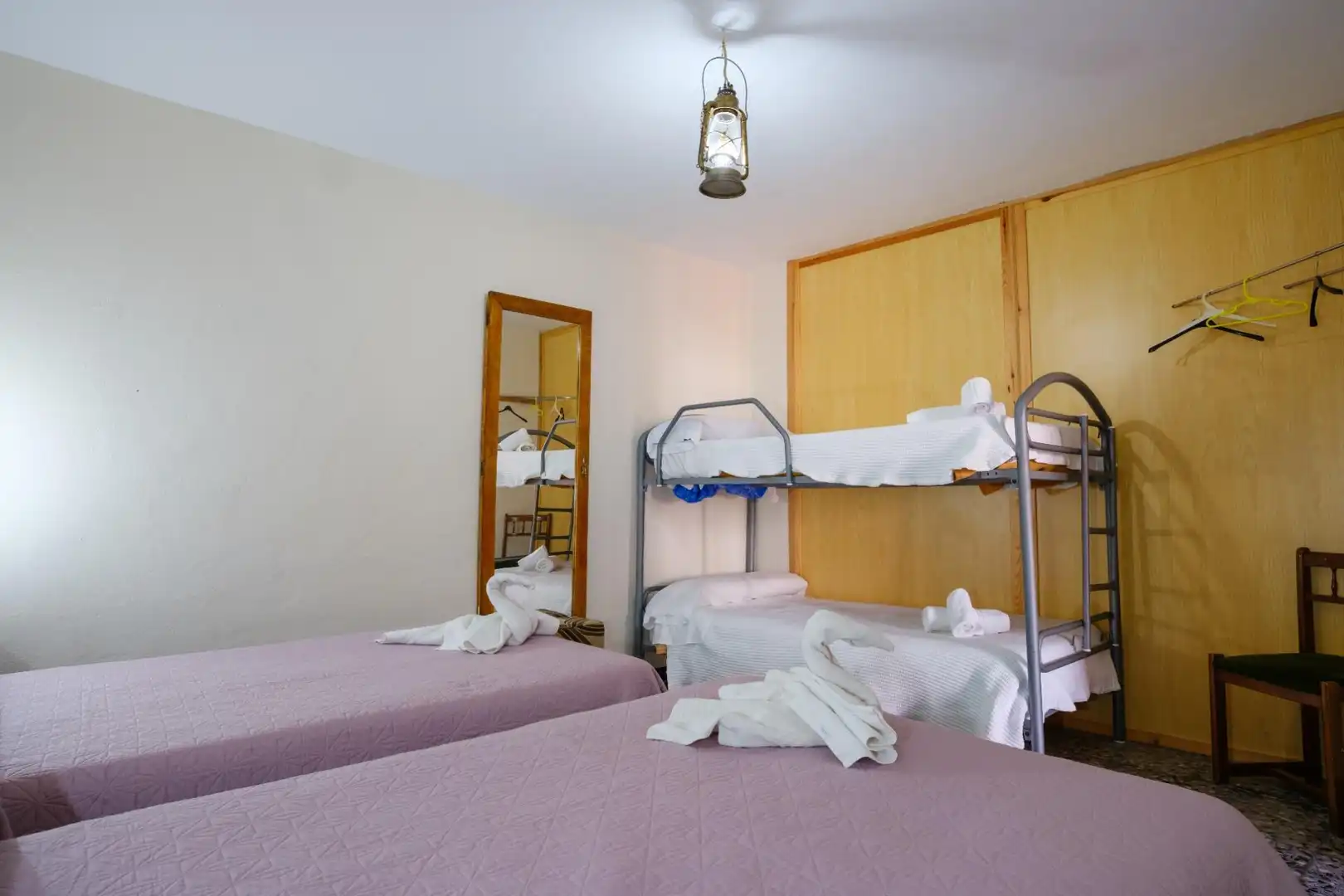 Dormitori de Casa adosada en venda en Teba amb Aire condicionat, Jardí privat i Piscina