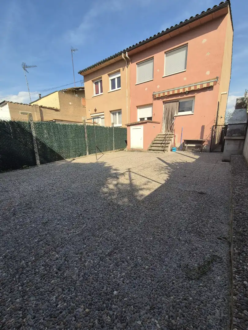 Parkplatz von Einfamilien-Reihenhaus zum Verkauf in Les Masies de Voltregà mit Heizung, Privatgarten und Terrasse