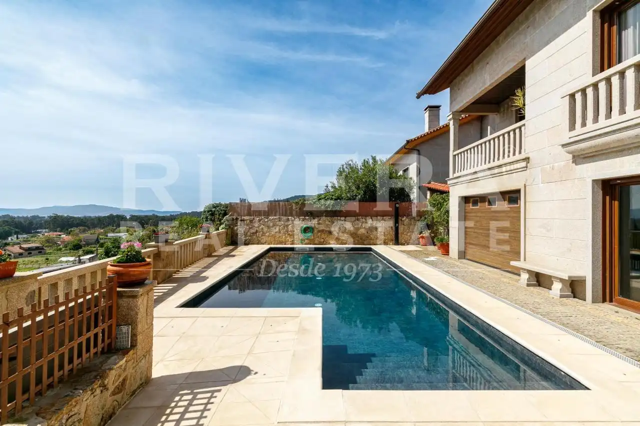 Vista exterior de Casa o chalet en venta en O Rosal   con Calefacción, Jardín privado y Terraza