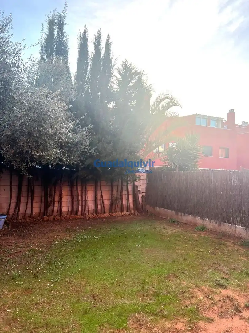Jardí de Casa adosada en venda en Alcalá de Guadaira amb Jardí privat, Terrassa i Traster