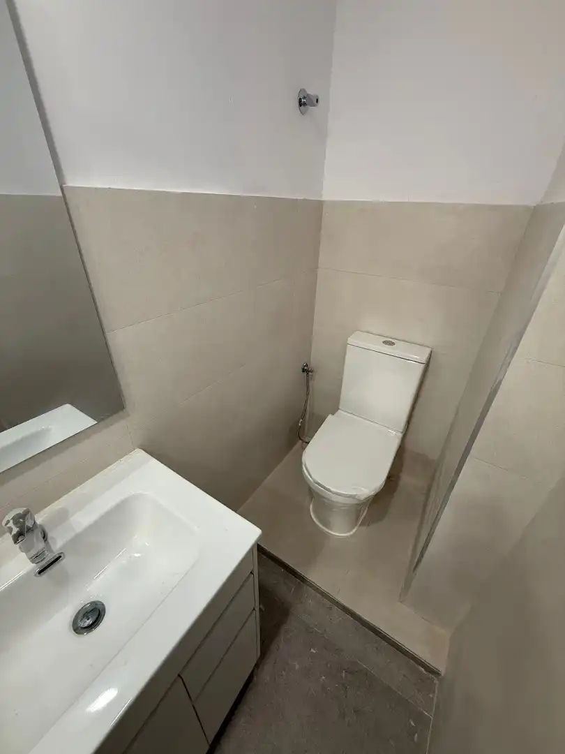 Baño de Estudio en venta en Badalona con Parquet, Horno y Alarma