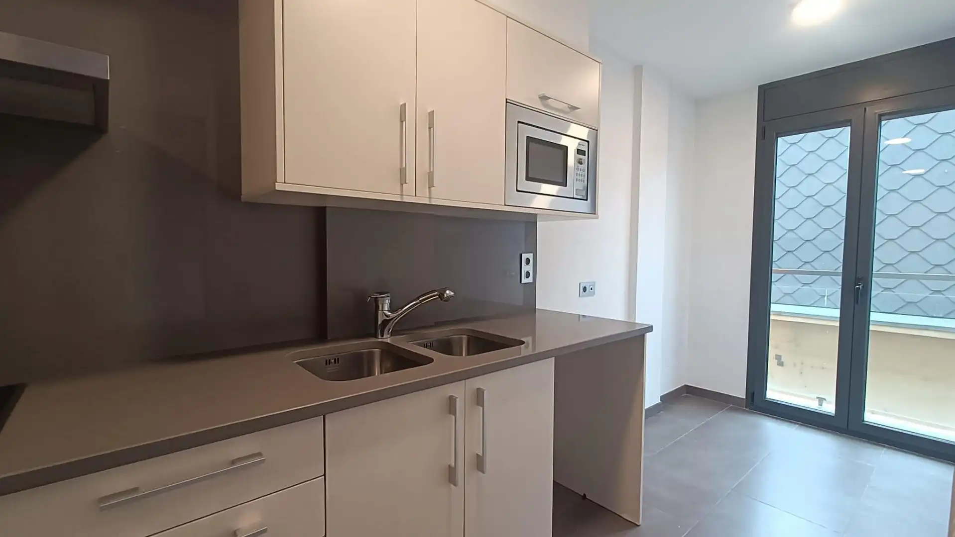 Küche von Wohnung zum Verkauf in Vic mit Heizung, Parkett und Balkon