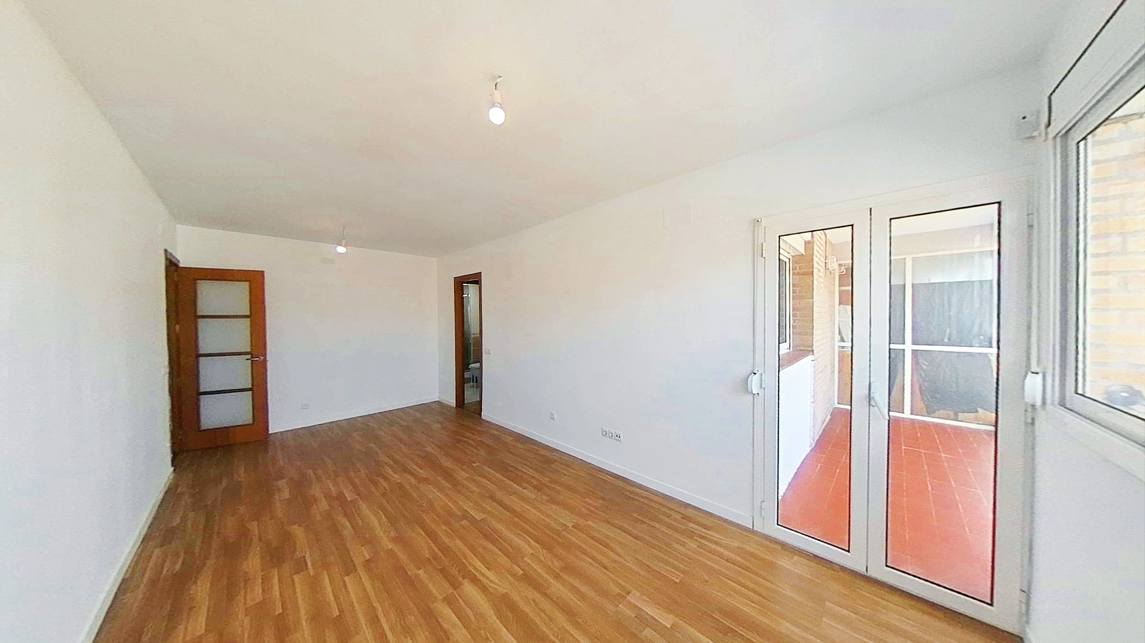 Sala d'estar de Pis en venda en Cornellà de Llobregat amb Calefacció, Terrassa i Forn