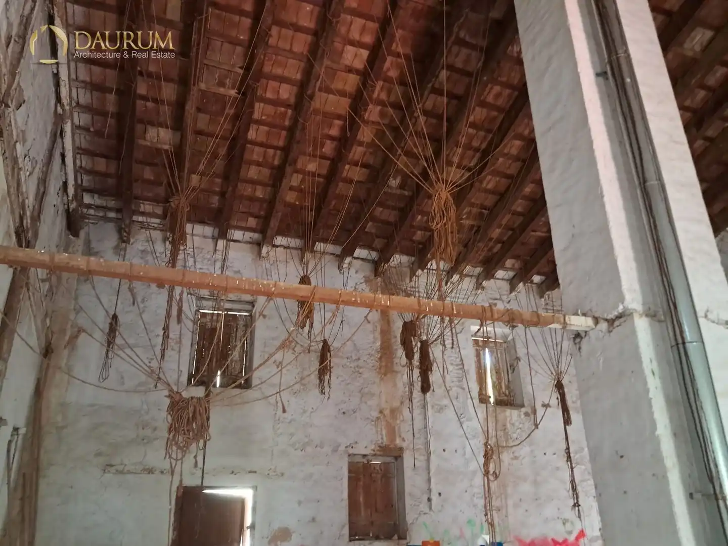 Houses for sale in Valencia  with Air Conditioner, Swimming Pool and Community pool