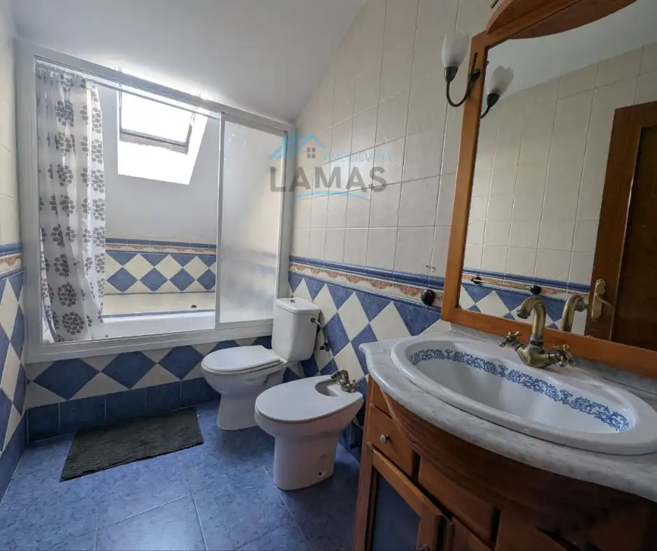 Bany de Apartament en venda en Navalmoral de la Mata amb Traster, Forn i Microones