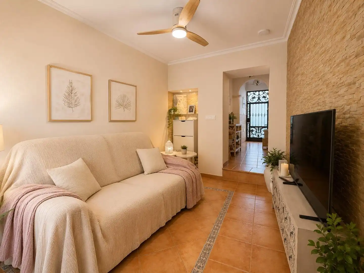Sala d'estar de Casa o xalet en venda en Algeciras amb Aire condicionat
