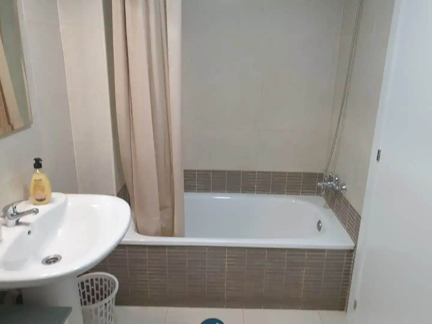 Baño de Piso de alquiler en Almendralejo con Aire acondicionado, Amueblado y Balcón