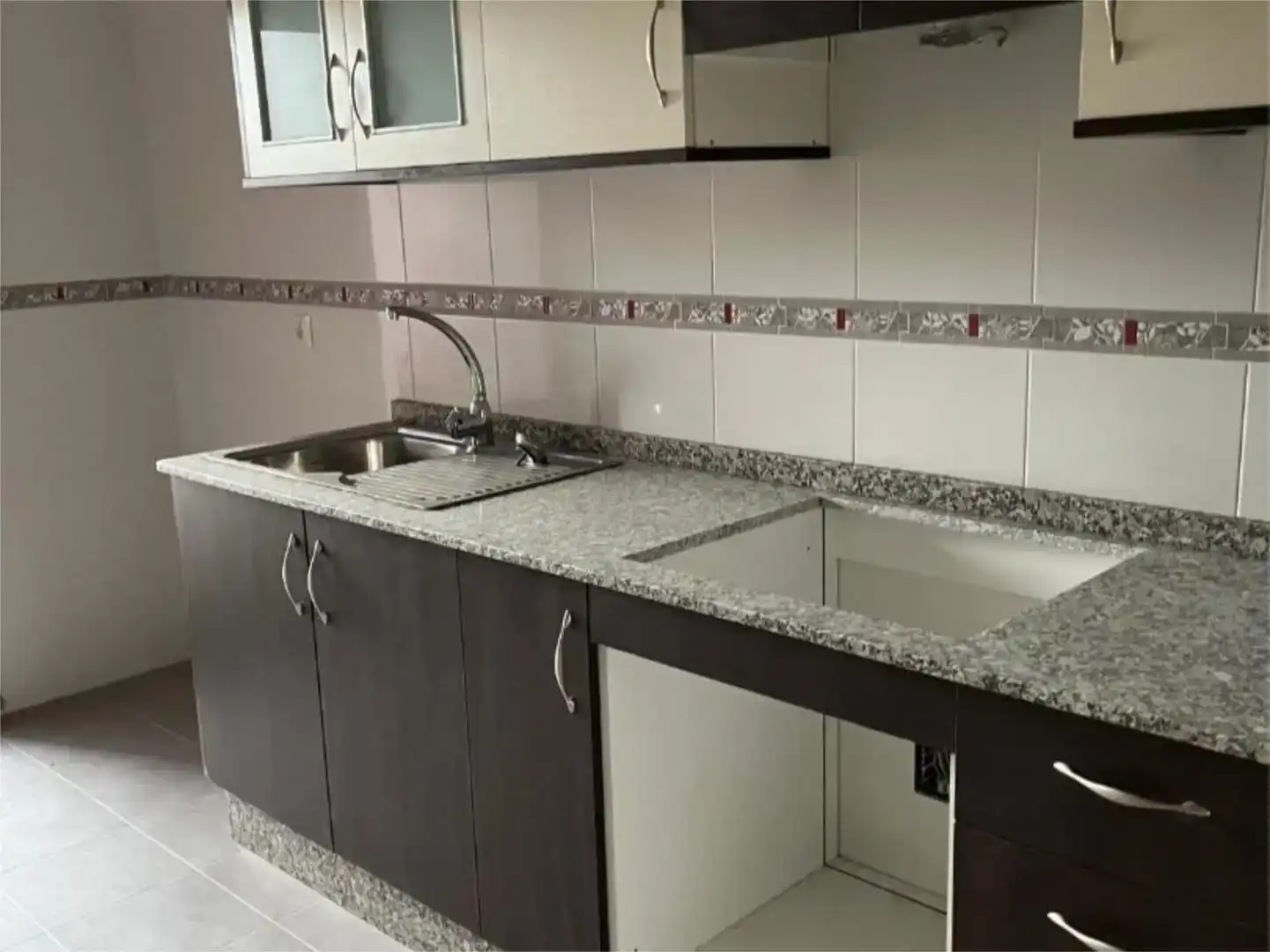 Cuina de Pis en venda en Boiro amb Jardí privat, Parquet i Traster