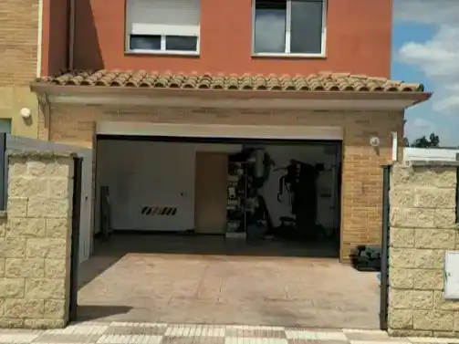 Aparcament de Casa o xalet en venda en Llagostera amb Aire condicionat, Piscina i Balcó