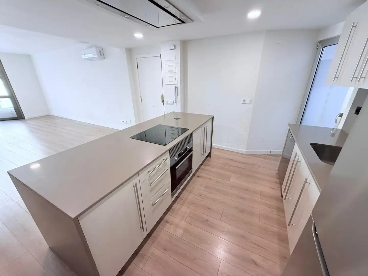 Kitchen of Flat for rent in Valencia  with Air Conditioner, Heating and Parquet flooring