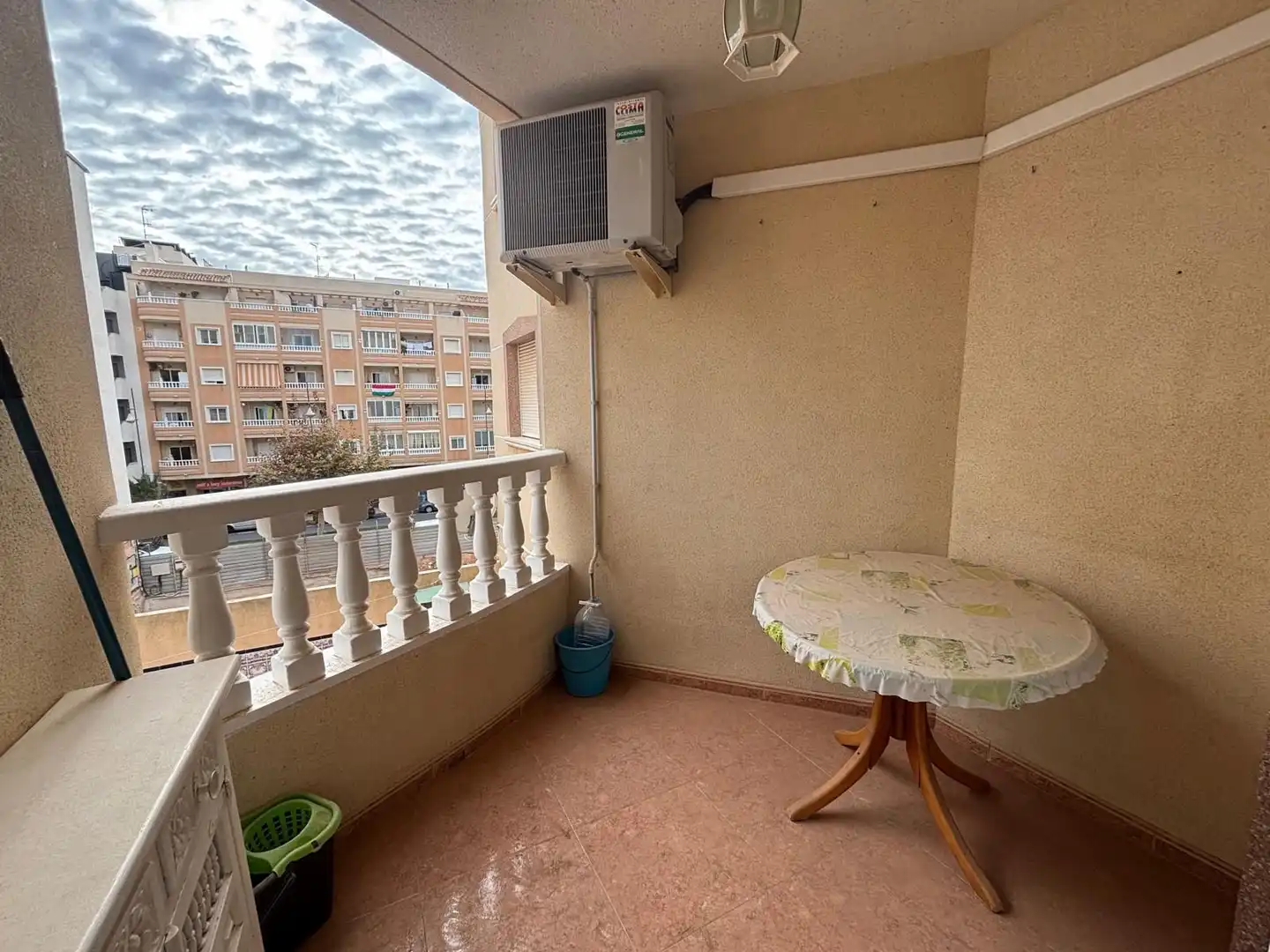 Terrasse von Wohnung zur Miete in Torrevieja mit Klimaanlage, Heizung und Terrasse