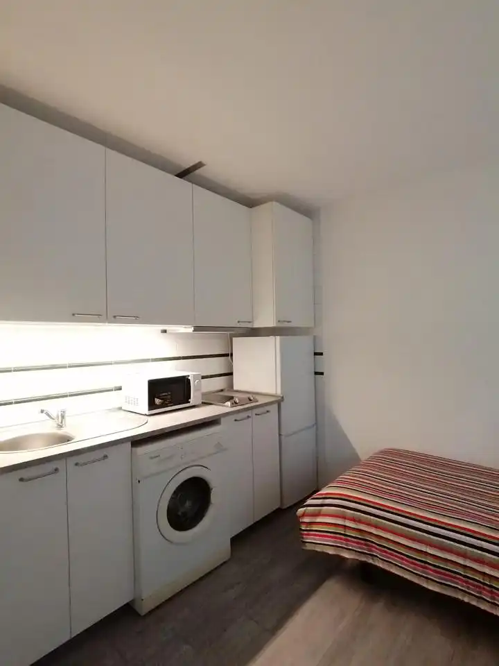 Cocina de Estudio de alquiler en Sevilla con Aire acondicionado y Amueblado
