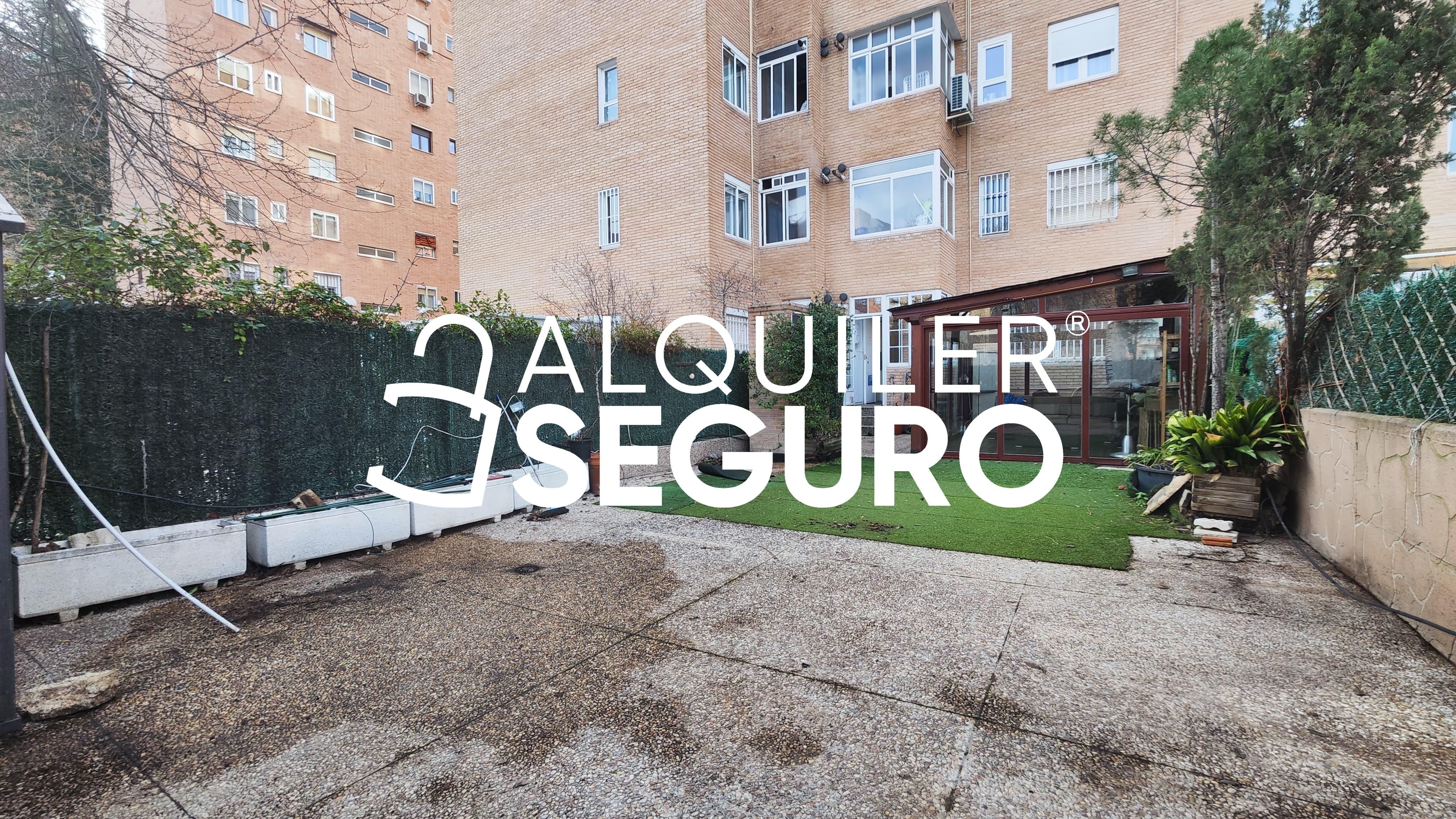 Vista exterior de Estudi de lloguer en  Madrid Capital amb Aire condicionat, Calefacció i Terrassa