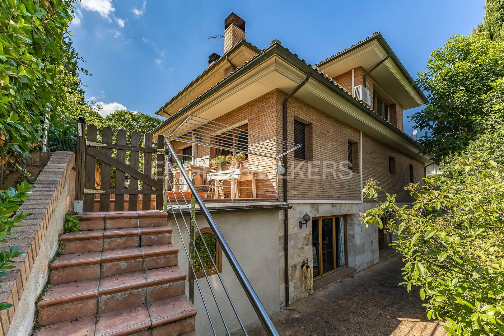 Vista exterior de Casa o chalet de alquiler en Sant Cugat del Vallès con Calefacción, Jardín privado y Piscina